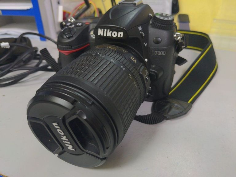 Дешиво Nikon d7000 + nikkor af-s 18-105mm f/3.5-5.6g ed vr dx с ломбарда