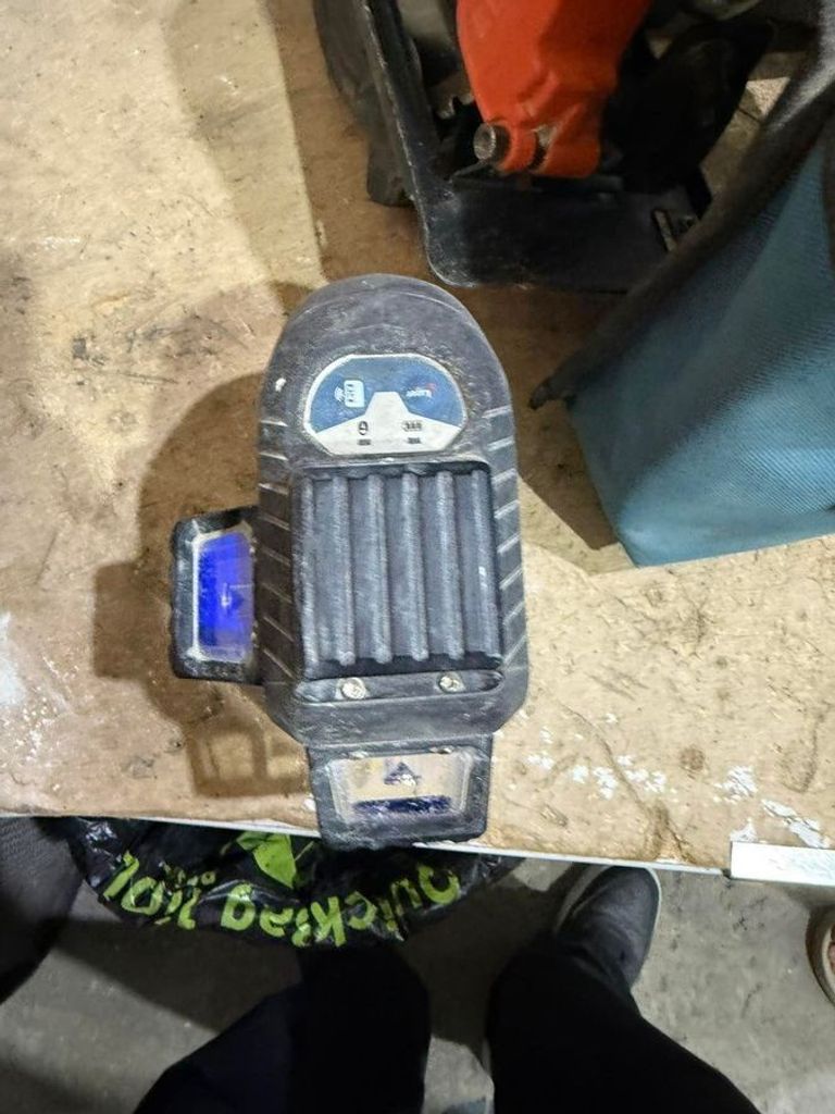 Дешево Bosch GLL 3-80 Professional (0601063S00) з ломбарду