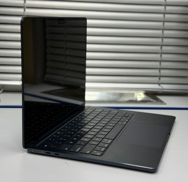 Объявление Apple macbook air 13,6" m2 2022 Б/У