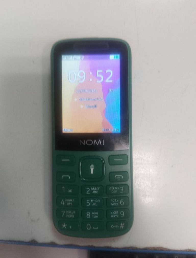 Купити Nomi i2403 Б/У