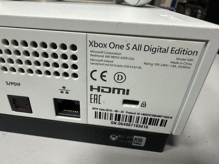 Купить Microsoft Xbox One S 1TB Б/У