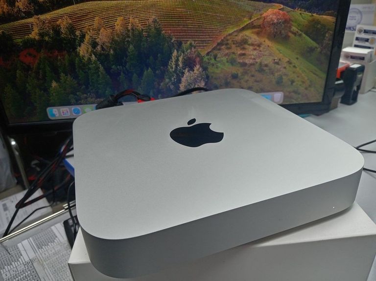 Объявление Apple mac mini a2686 mmfj3 m2/8core/ram 8gb/ssd256gb Б/У