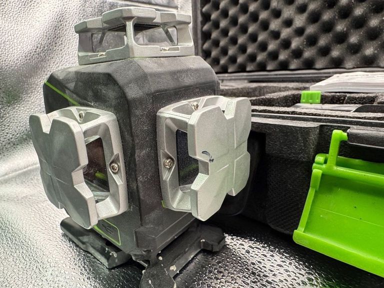 Дешиво Protester LL516G с ломбарда