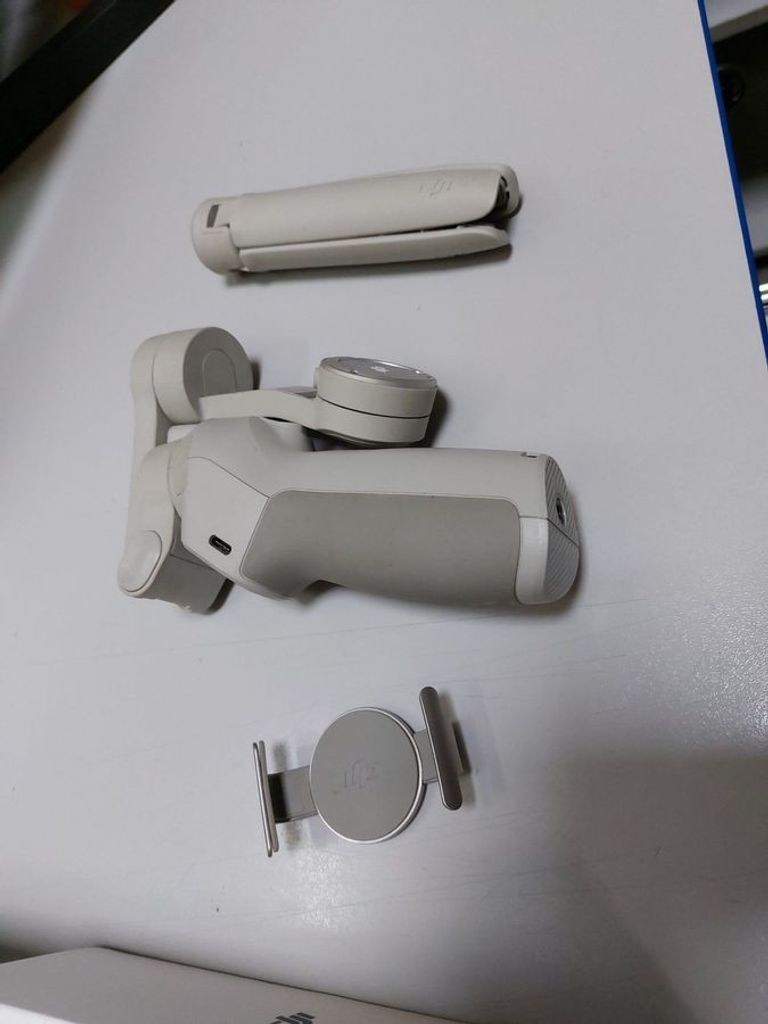 Дешево Dji osmo mobile 4 з ломбарду