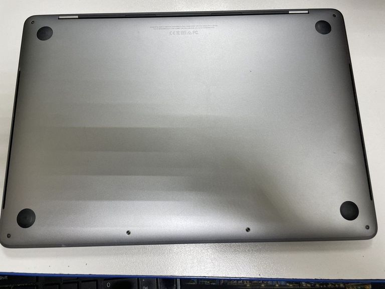 Дешиво Apple macbook pro 13" 2018 a1989/core i5 2.3ghz/raw8gb/ssd256gb/intel iris plus graphics 655 с ломбарда