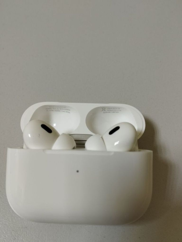 Дешево Apple airpods pro 2nd generation with magsafe charging case usb-c з ломбарду