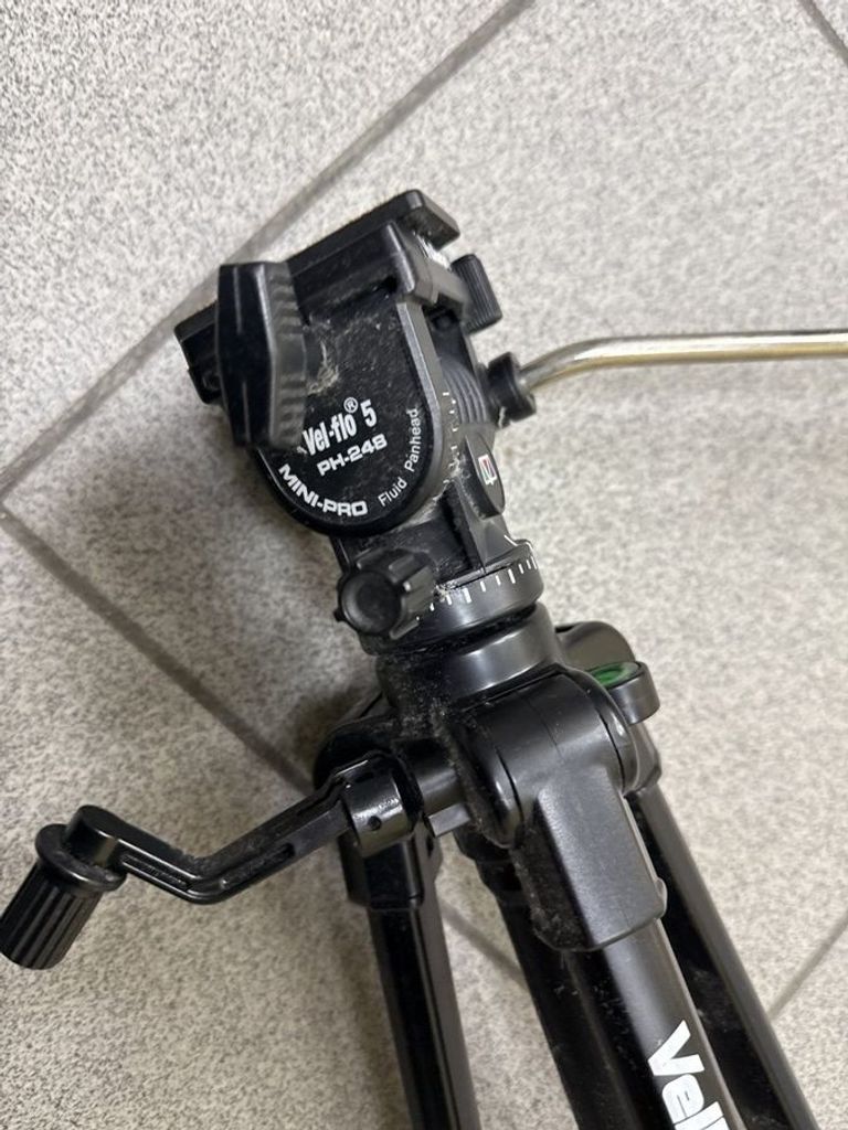 Оголошення Velbon C-400/F  Б/У