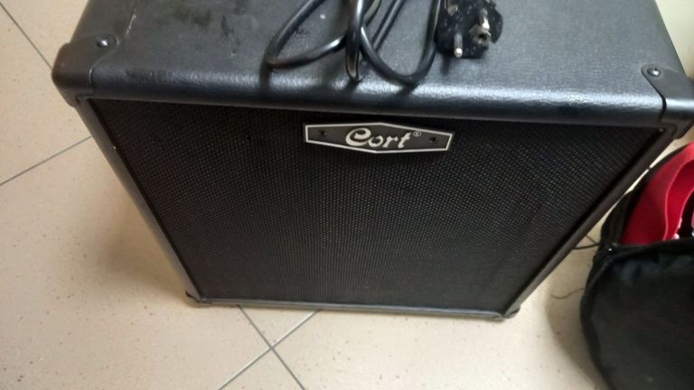 Дешиво Cort CM40B с ломбарда