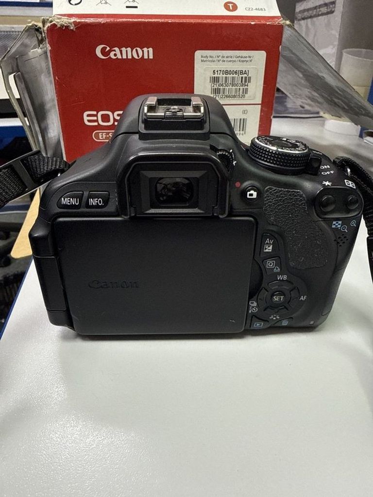 Розпродаж Canon eos 600d + ef-s 18-55mm 1:3.5-5.6 is ii, продавець Техноскарб