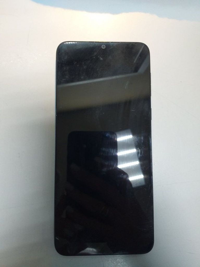 Дешево Motorola moto e13 8/128gb xt2345-3 з ломбарду