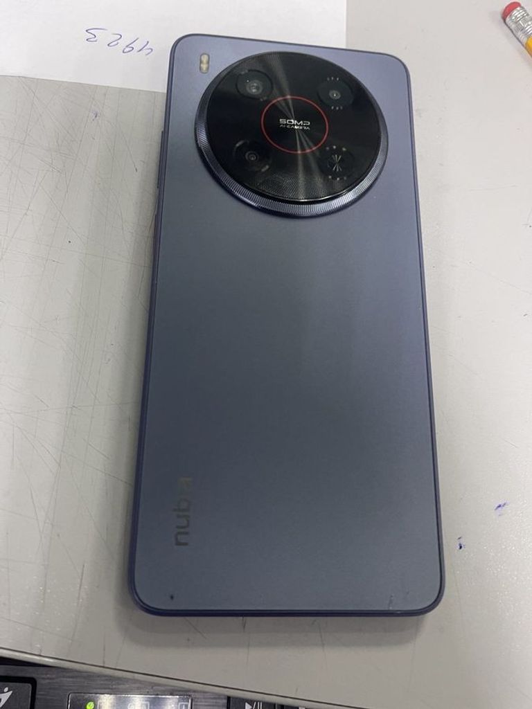 Дешево Zte Nubia V70 Max 6/128GB Gray з ломбарду