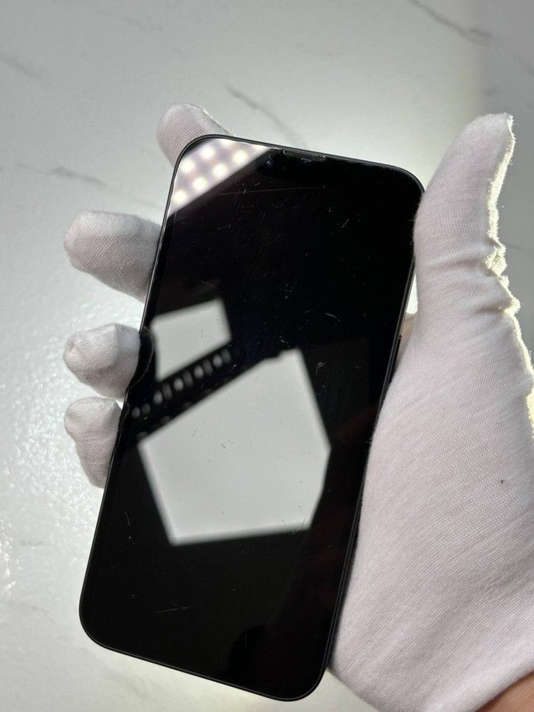 Apple iPhone 16e 128GB Black Код:01-200929712. Изображение 7