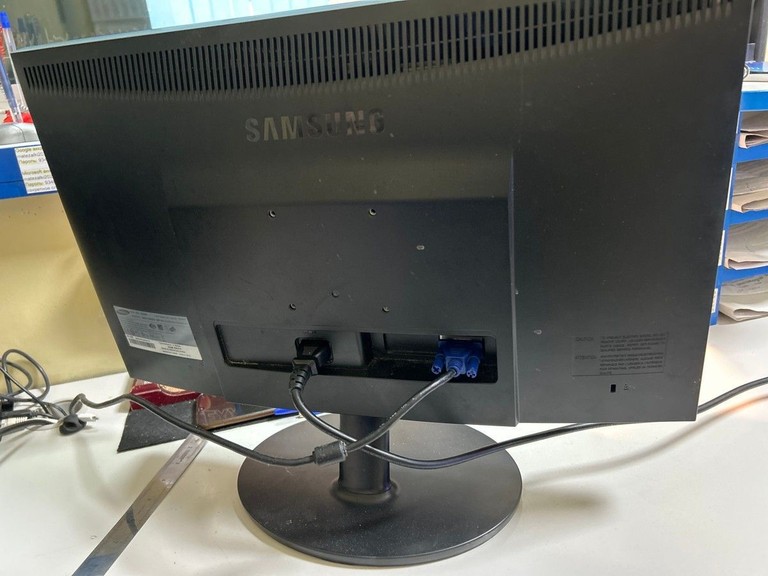 Дешево Samsung e2220n з ломбарду