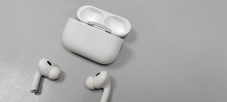 Оголошення Apple airpods pro 2nd generation with magsafe charging case usb-c Б/У