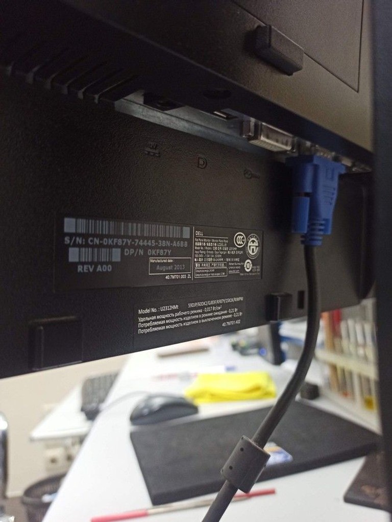 Дешево Dell u2312hmt з ломбарду