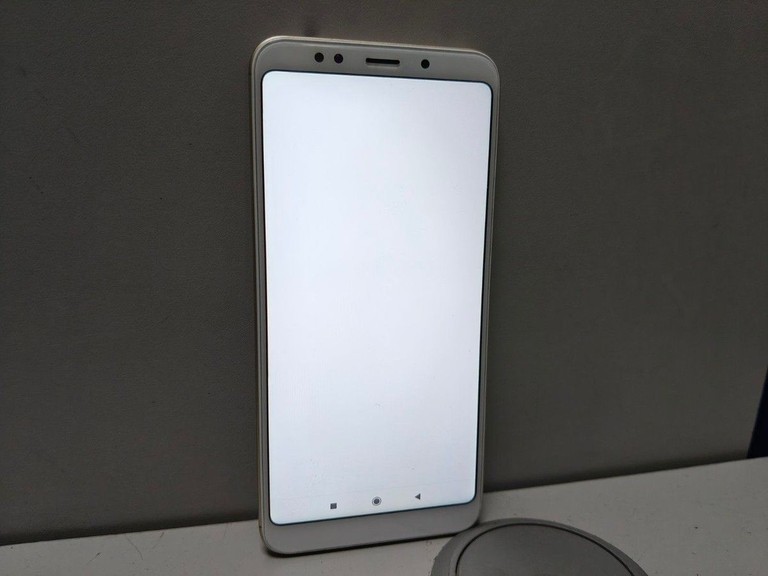 Розпродаж Xiaomi redmi 5 plus 3/32gb, продавець Техноскарб