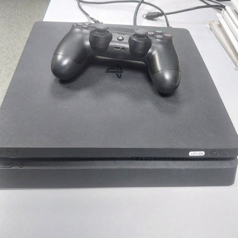 Купити Sony PlayStation 4 Slim 1TB Black Б/У