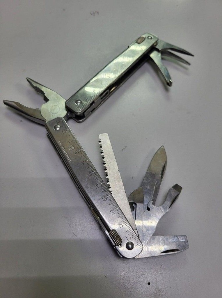 Дешево Victorinox swisstool з ломбарду