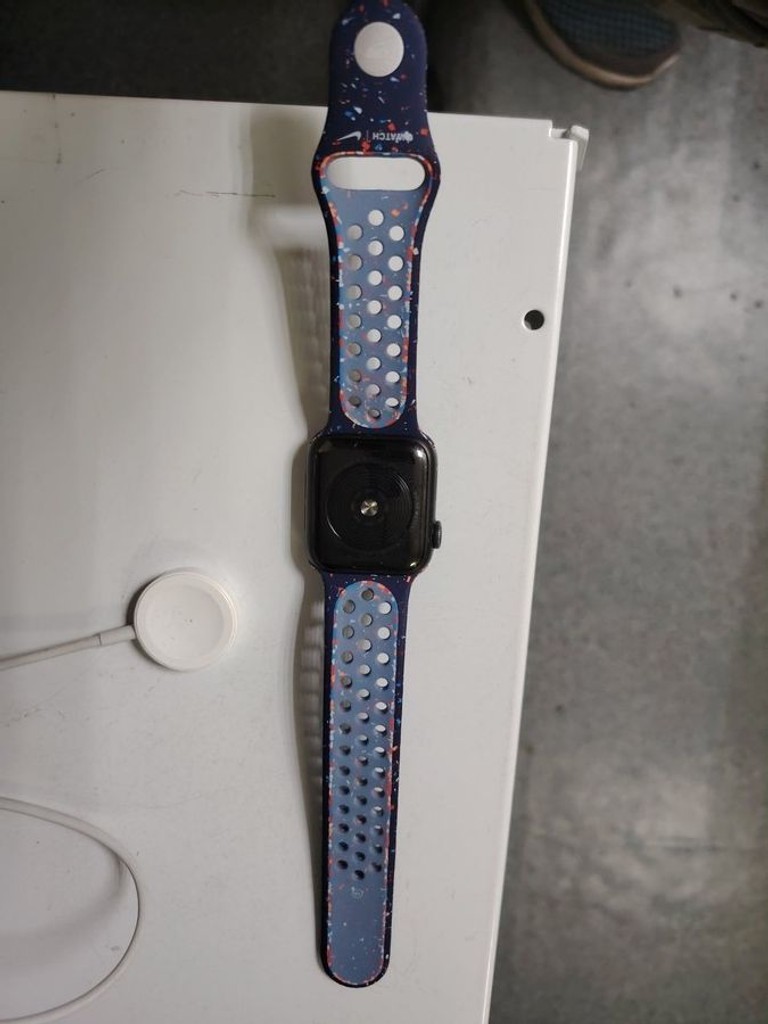 Дешиво Apple watch se gps + cellular 40mm aluminum case с ломбарда