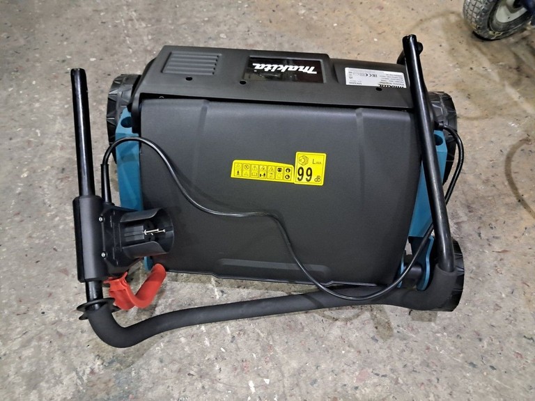 Оголошення Makita UV3200 Б/У