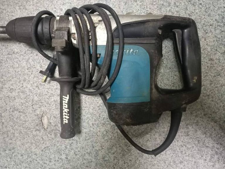 Makita HR4002