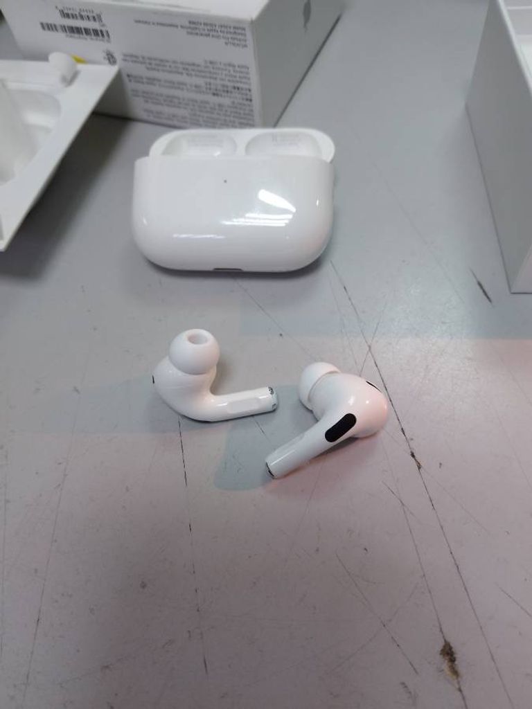 Apple airpods pro 2nd generation with magsafe charging case usb-c