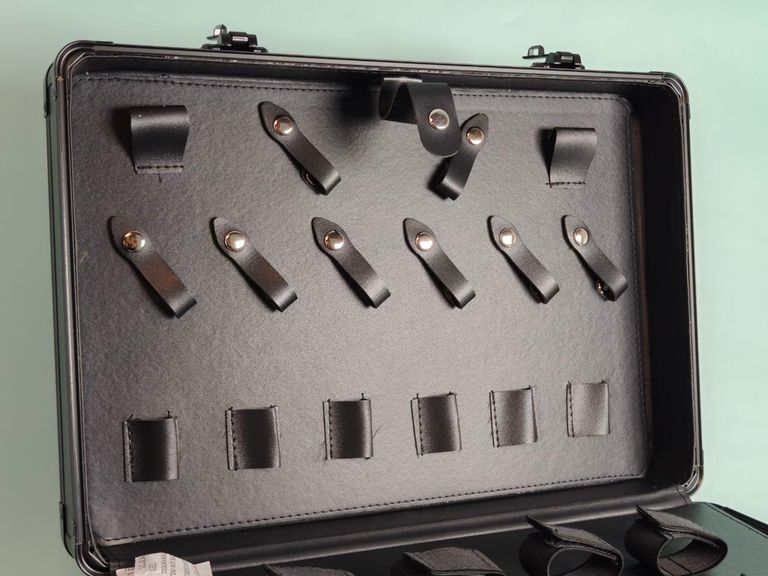 Дешиво Бьюті кейс валіза для перукаря барбера з кодовим замком пластик чорний 40х27х15см. Новий.  с ломбарда