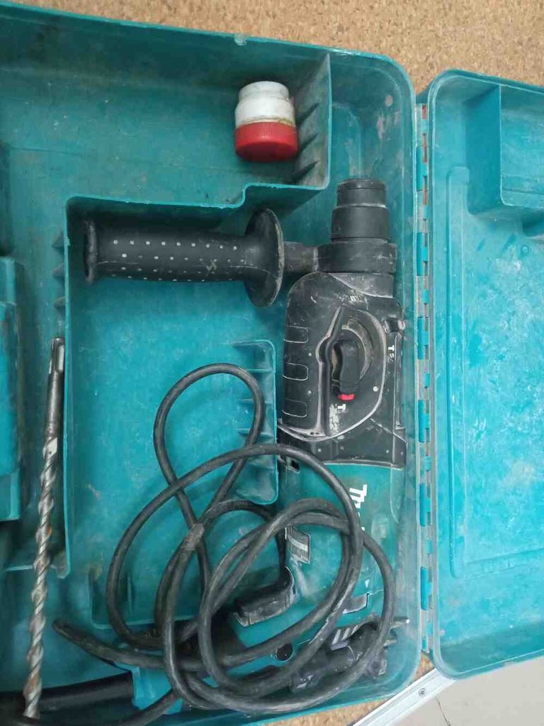 Купити Makita HR2470 Б/У