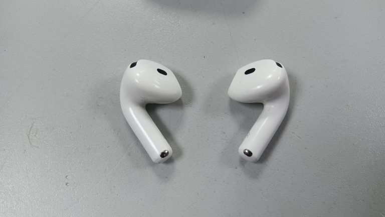 Оголошення Apple airpods 4 with active noise cancellation Б/У