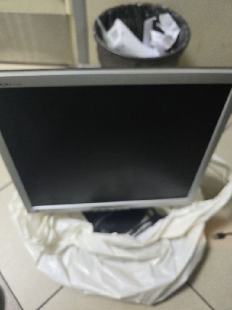 Купити Lg l1742s Б/У