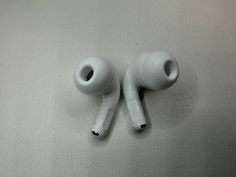 Apple airpods pro 2nd generation with magsafe charging case usb-c Код:01-200772985. Изображение 5