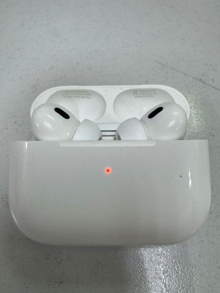 Купити Apple AirPods Pro 2nd generation (MQD83) Б/У
