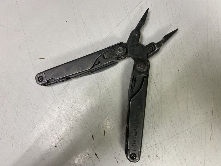 Оголошення Leatherman surge Б/У