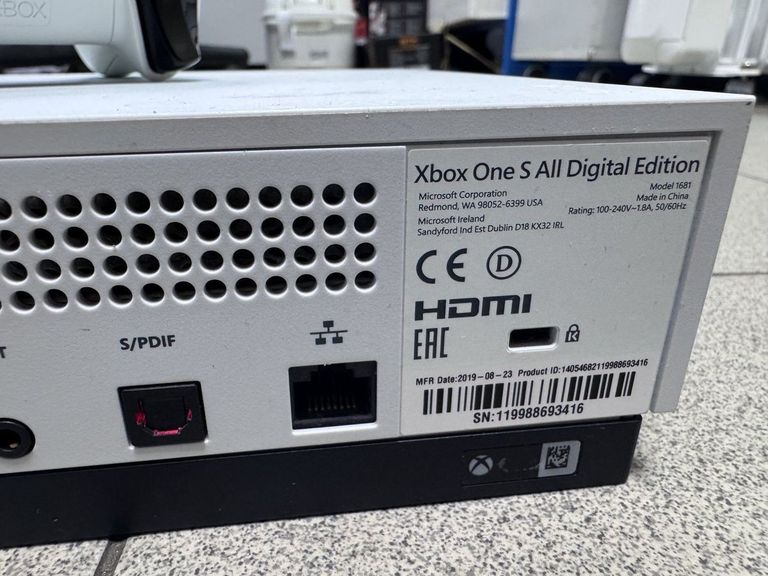 Дешиво Microsoft xbox one s all-digital edition 1tb с ломбарда