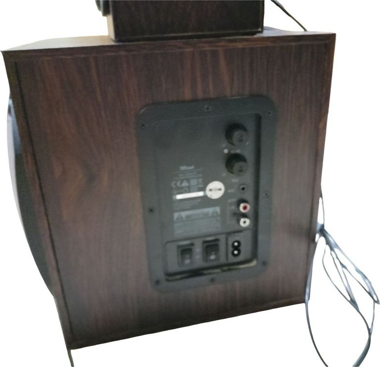 Дешиво Trust Vigor 2.1 Subwoofer Speaker Set Brown (20244) с ломбарда