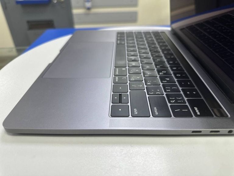 Распродажа Apple macbook pro 2018 a1989 13,3" core i5 2,3ghz/ram8gb/ssd256gb/intel iris plus graphics 655, продавец Техноскарб