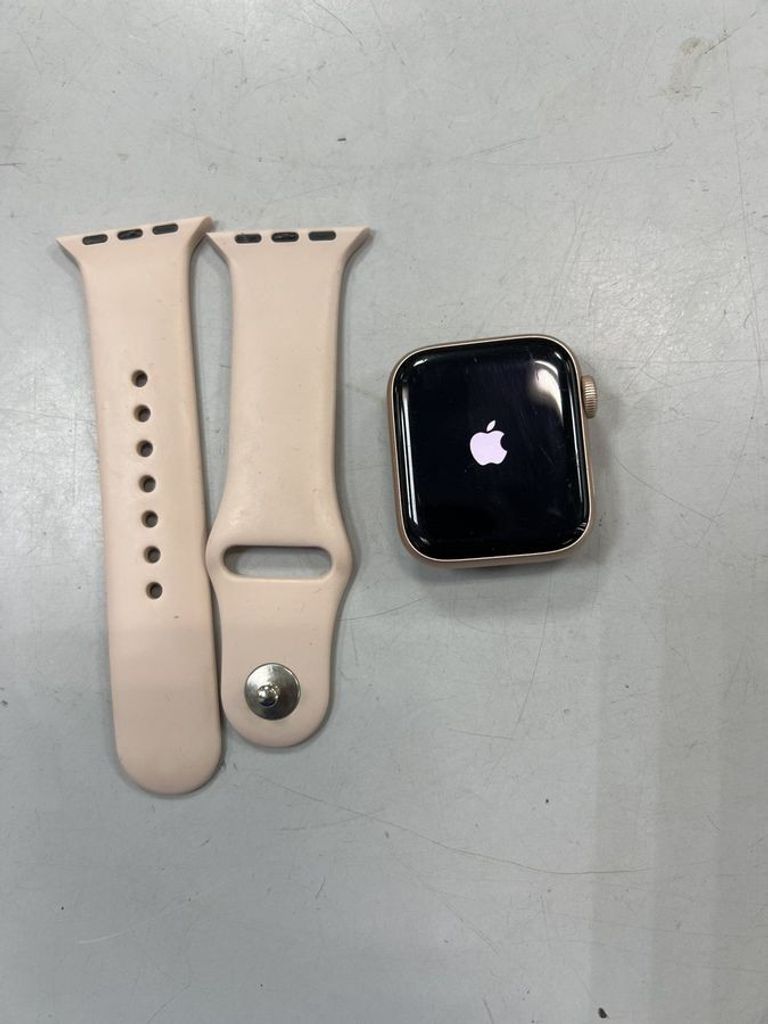 Купити Apple watch se gps 40mm aluminum case Б/У