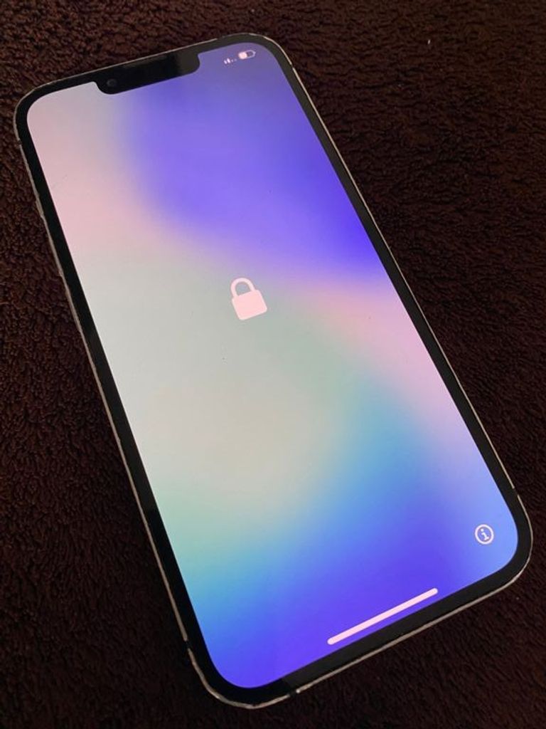 Купити Apple iPhone 13 128GB Blue (MLPK3) Б/У