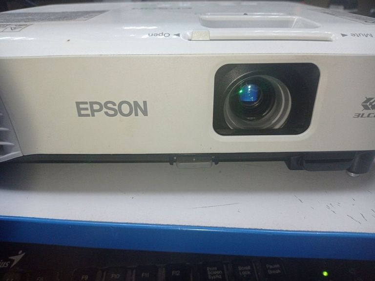 Дешиво Epson eb-x400 с ломбарда