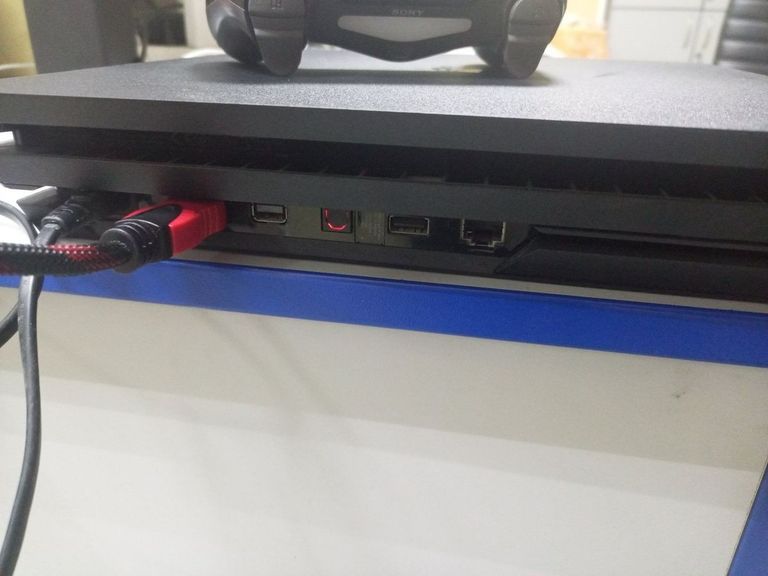 Купити Sony playstation 4 pro 1tb Б/У