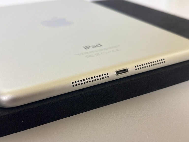 Дешево Apple ipad mini 3 wifi a1600 64gb 3g з ломбарду