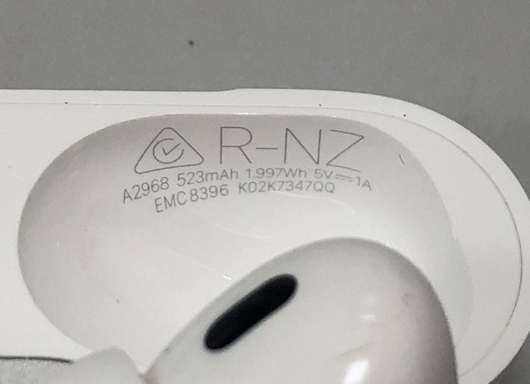 Оголошення Apple airpods pro 2nd generation with magsafe charging case usb-c Б/У