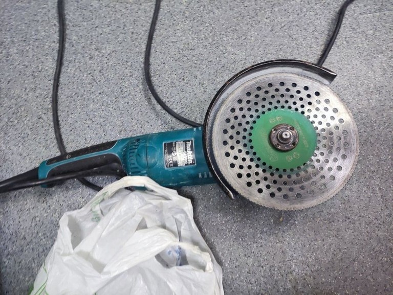 Купити Makita GA9020 Б/У