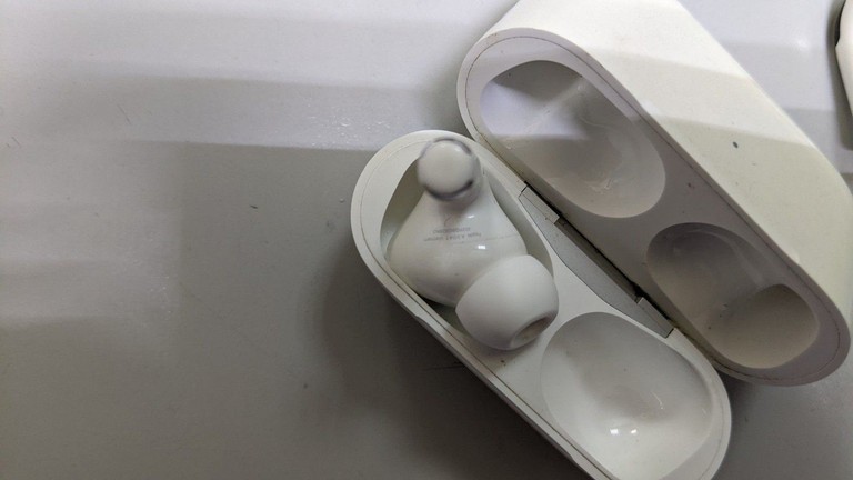 Оголошення Apple airpods pro 2nd generation with magsafe charging case usb-c Б/У