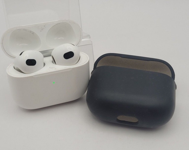 Купить Apple airpods 3rd generation Б/У