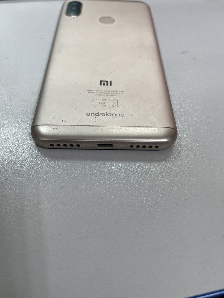 Дешиво Xiaomi mi a2 lite 4/64gb с ломбарда