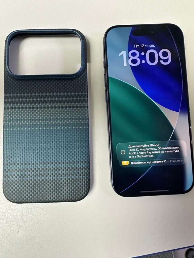 Купити Apple iPhone 17 Pro 256GB Deep Blue (MG8J4) Б/У