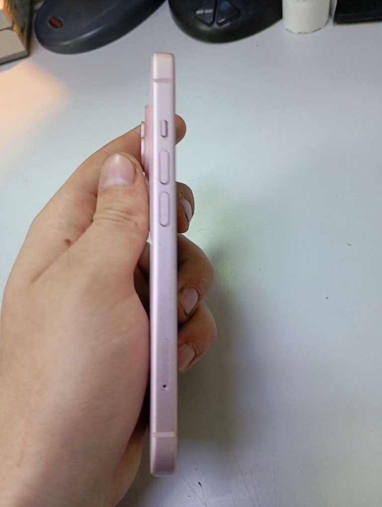 Apple iPhone 15 128GB Green Код:01-201008234. Изображение 5