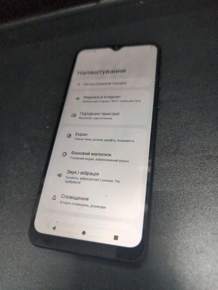 Дешево Motorola moto e13 8/128gb xt2345-3 з ломбарду