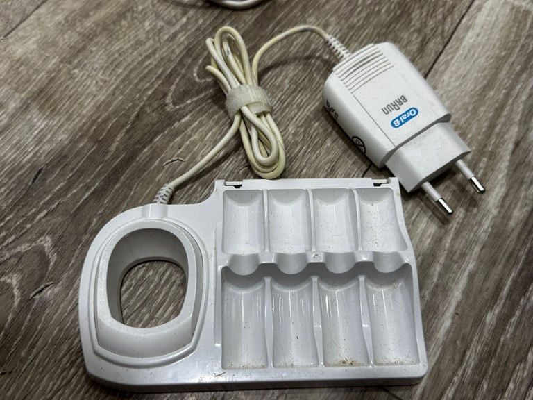Дешево Oral-B Triumph Professional Care з ломбарду